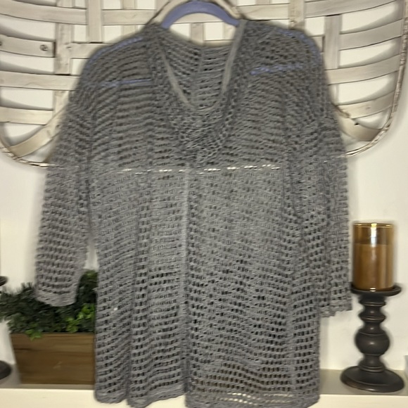 Bobeau top with hood - Picture 3 of 3